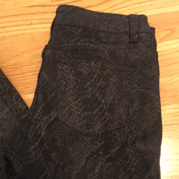Cielo Snakeskin-like Jeans - Picture 2 of 2